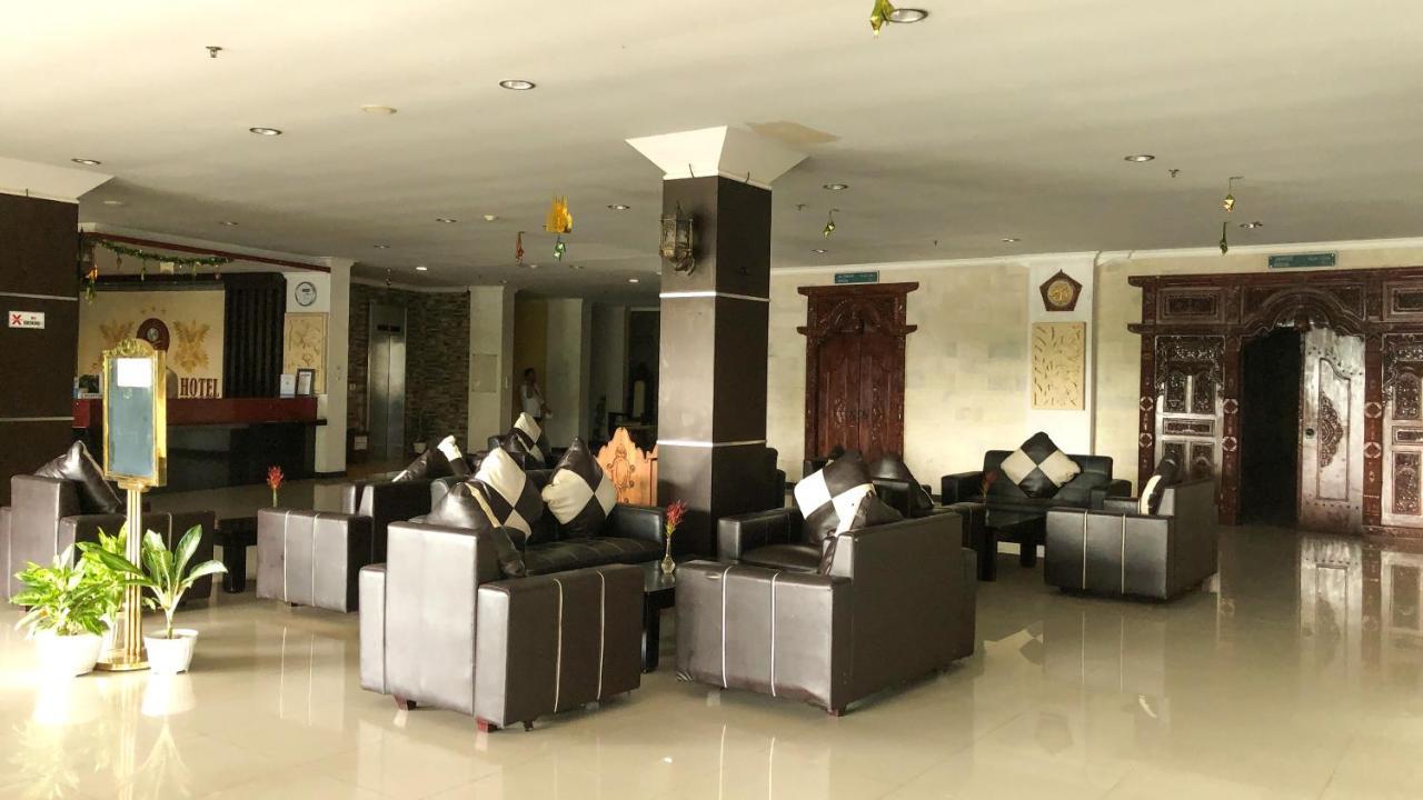 Grand Madani Hotel Матарам Екстериор снимка
