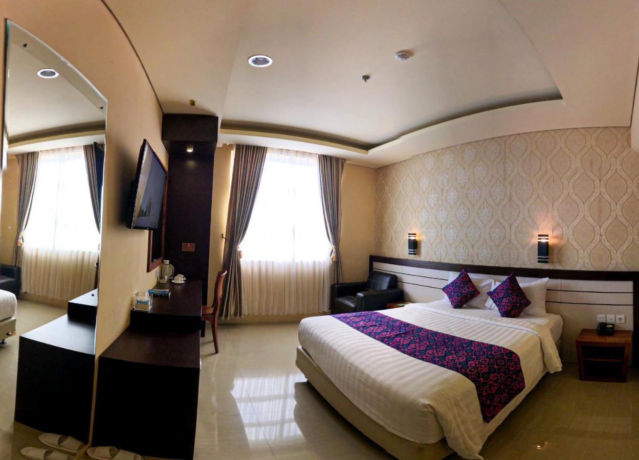 Grand Madani Hotel Матарам Екстериор снимка
