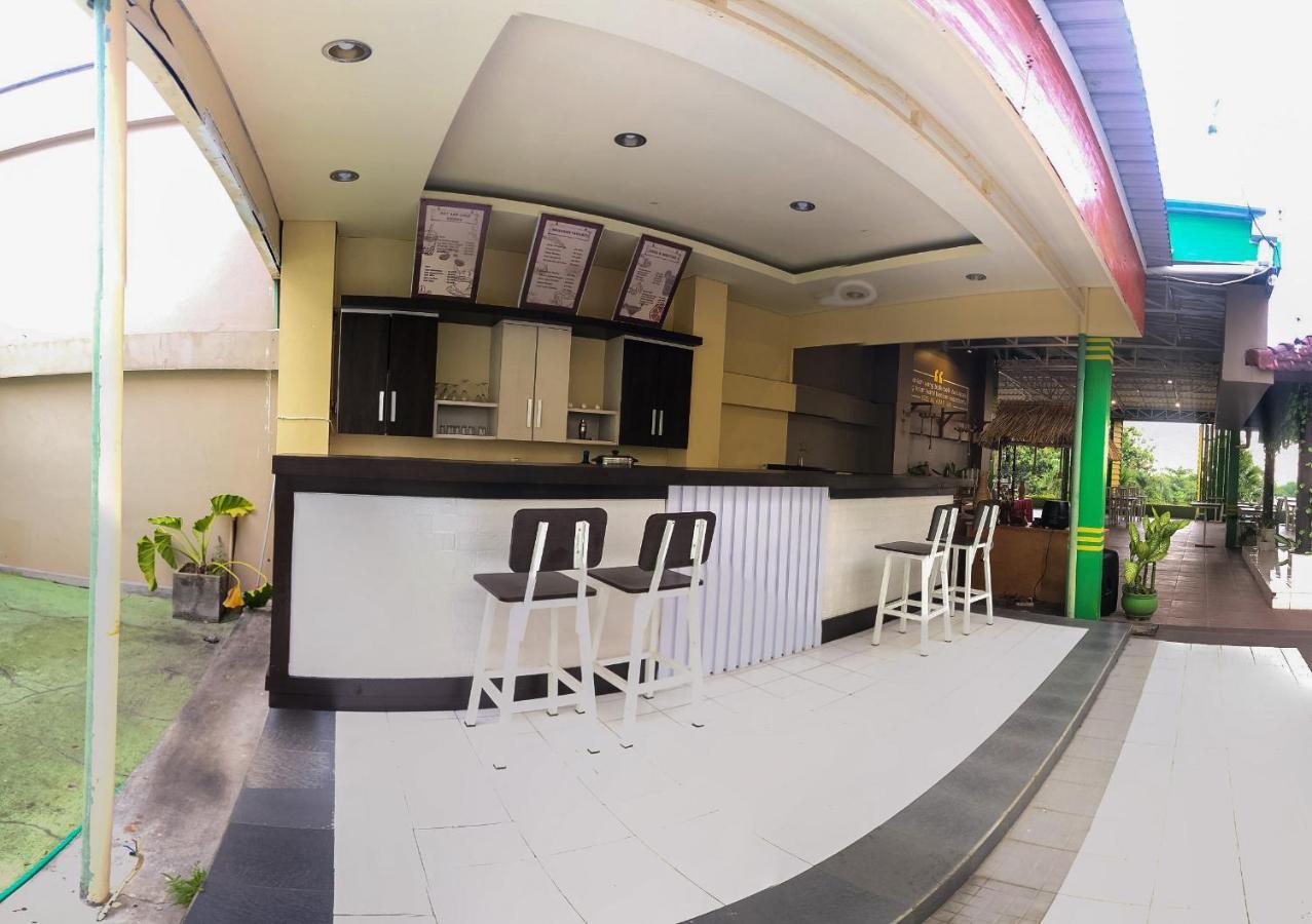 Grand Madani Hotel Матарам Екстериор снимка