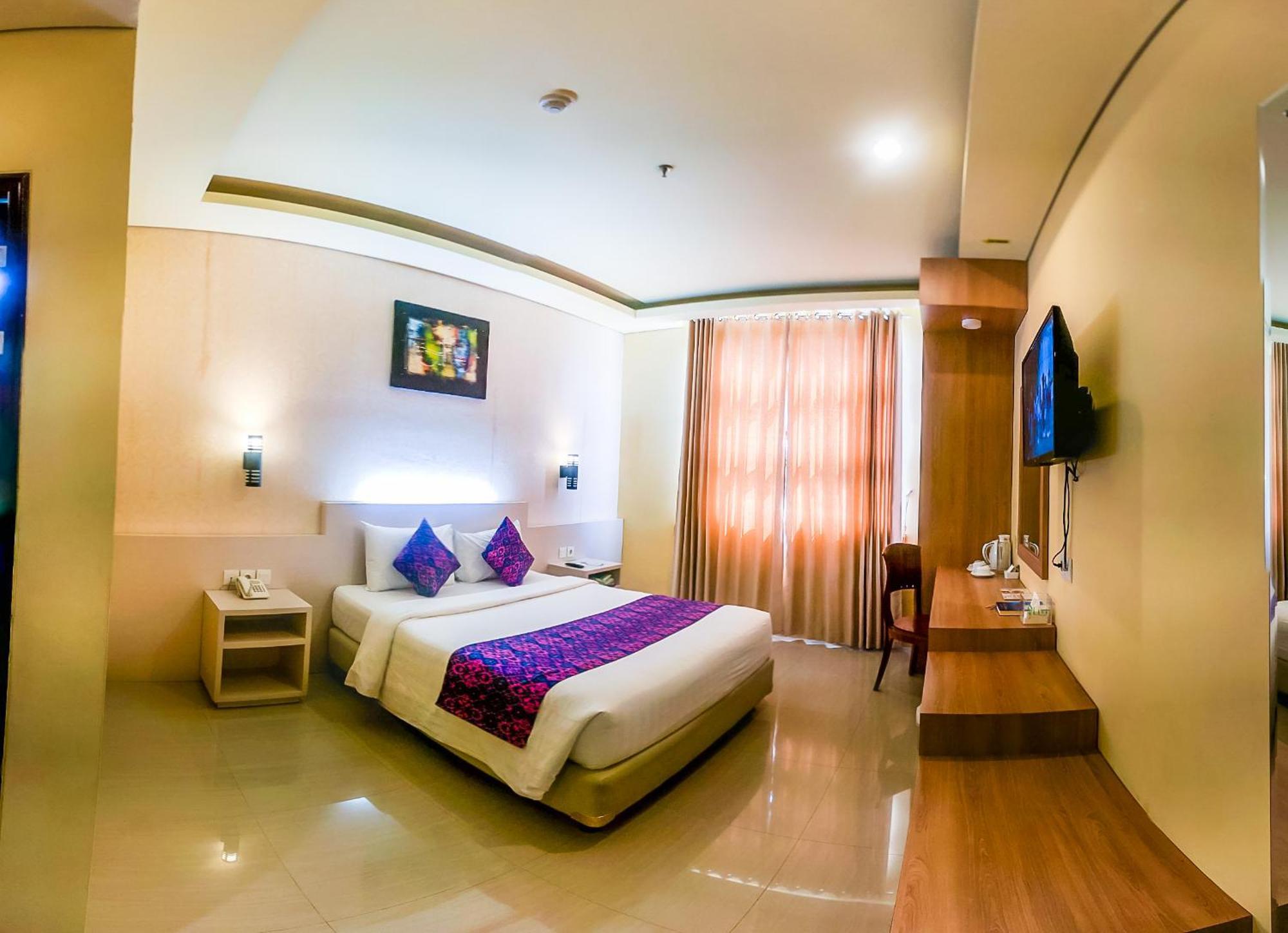 Grand Madani Hotel Матарам Екстериор снимка