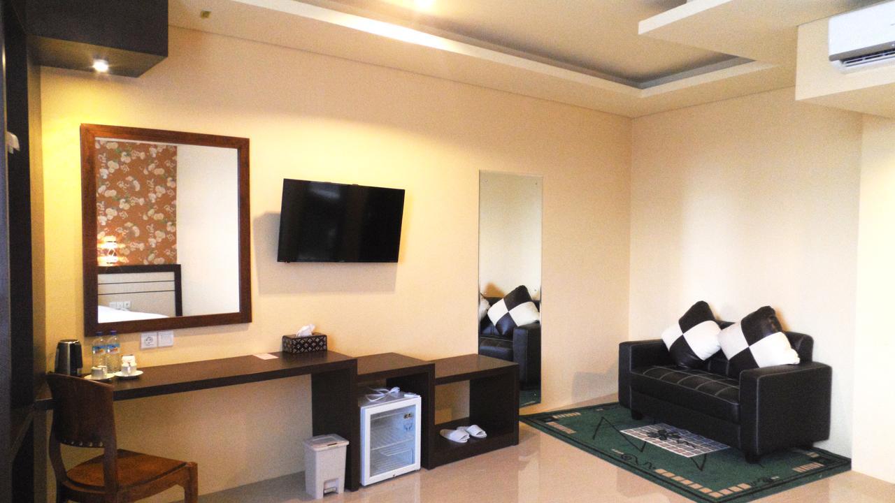Grand Madani Hotel Матарам Екстериор снимка