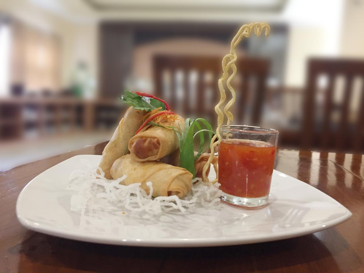 Grand Madani Hotel Матарам Екстериор снимка