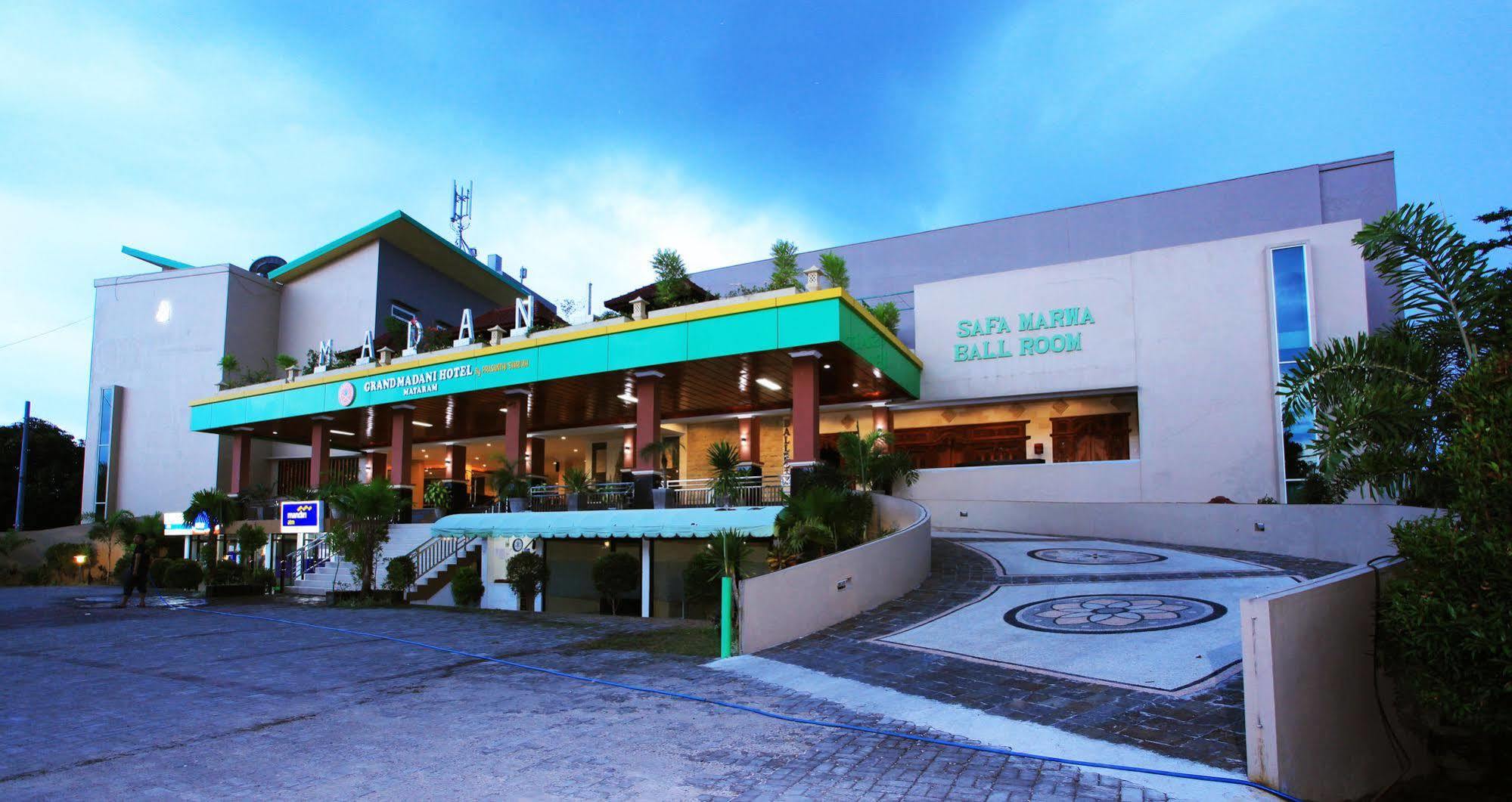 Grand Madani Hotel Матарам Екстериор снимка