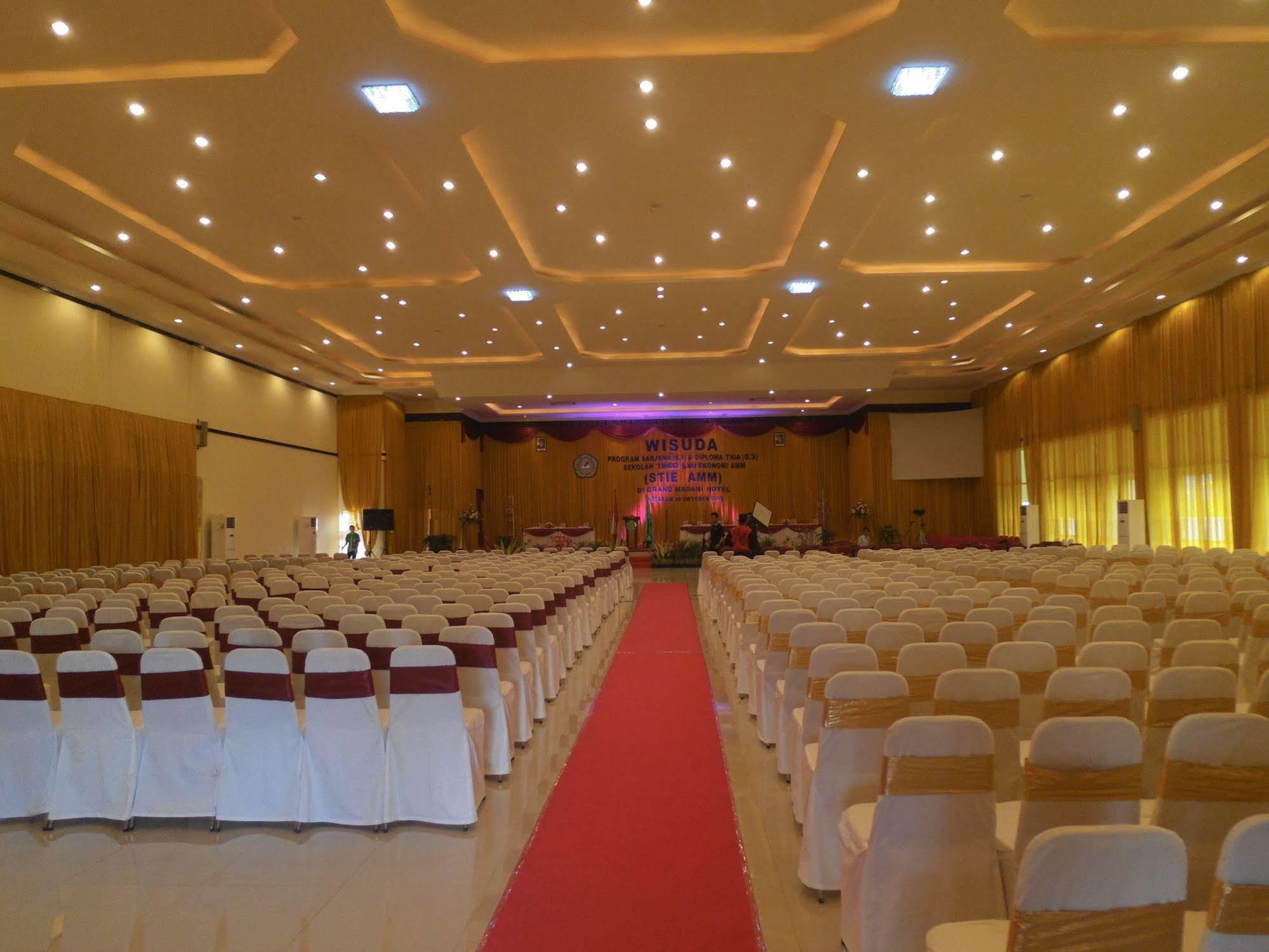 Grand Madani Hotel Матарам Екстериор снимка