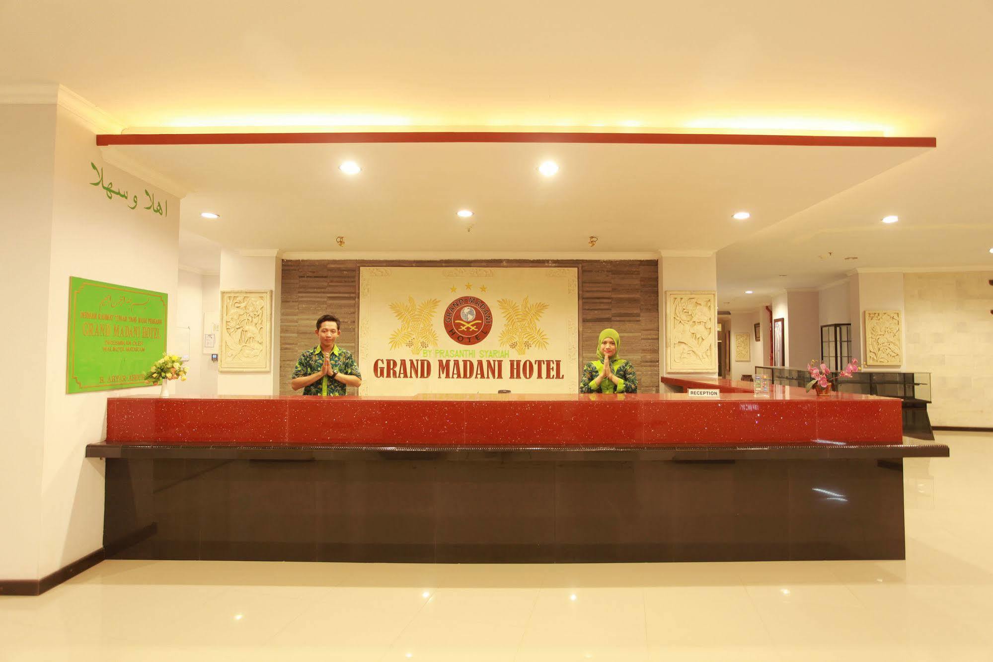 Grand Madani Hotel Матарам Екстериор снимка