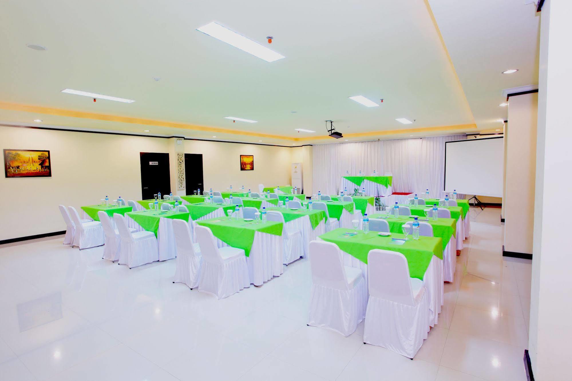 Grand Madani Hotel Матарам Екстериор снимка