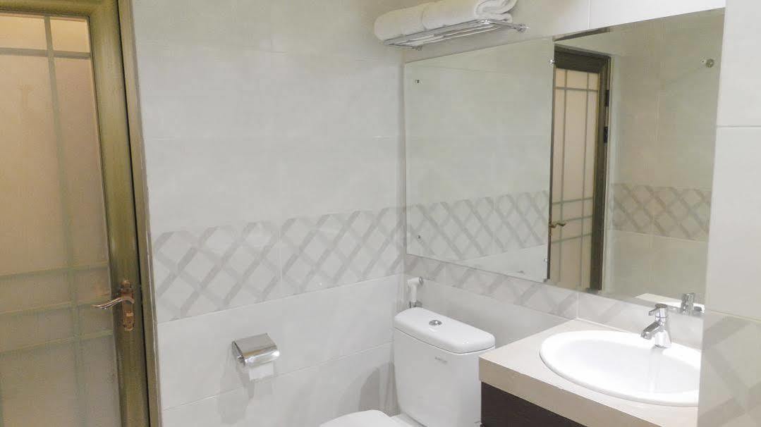 Grand Madani Hotel Матарам Екстериор снимка