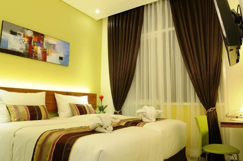 Grand Madani Hotel Матарам Екстериор снимка